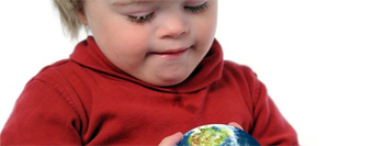 Un niño con discapacidad intelectual