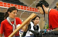 Ejemplo del lanzamiento de la bola con canaleta en el deporte de boccia