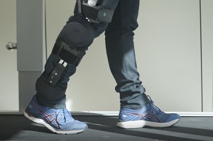 exoesqueleto de gogoa ayudando a caminar