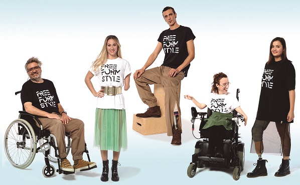 Modelos con prendas de FREE FORM STYLE