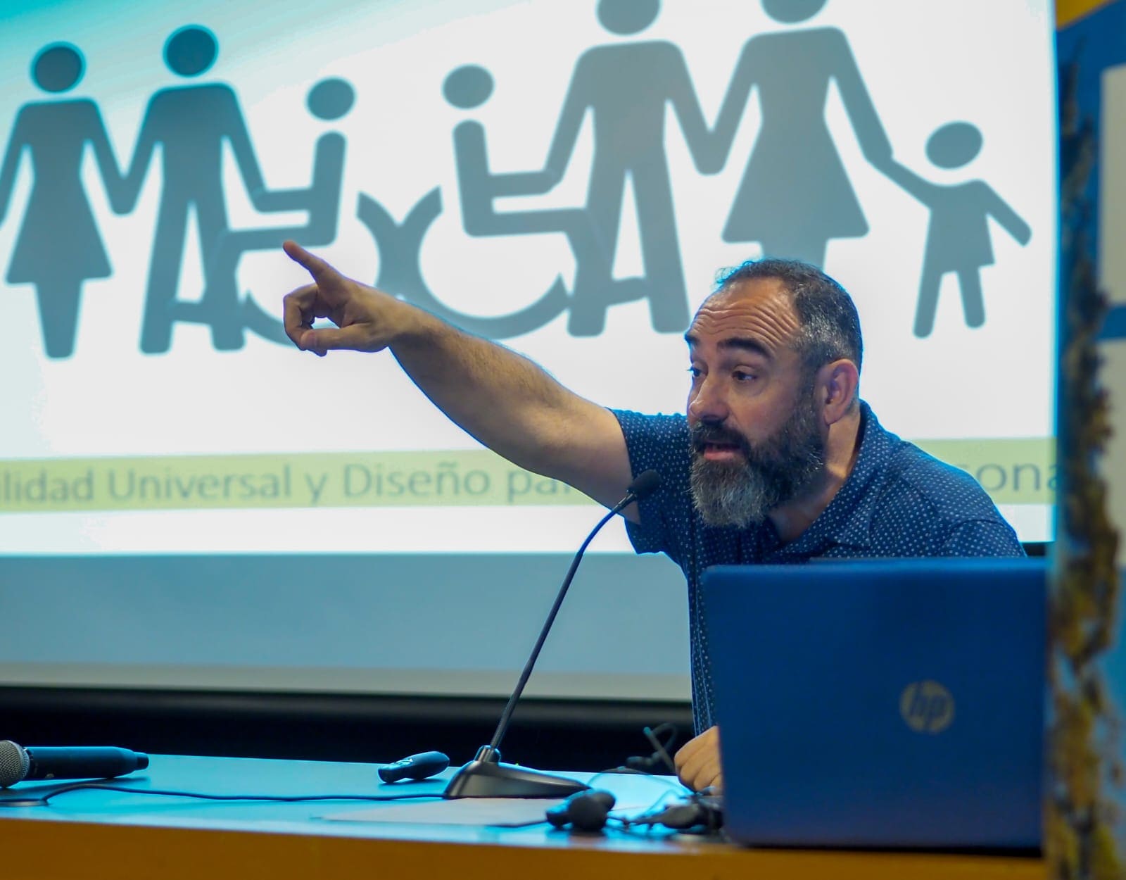 Representante de ILUNION Accesibilidad en las jornadas de turismo inclusivo