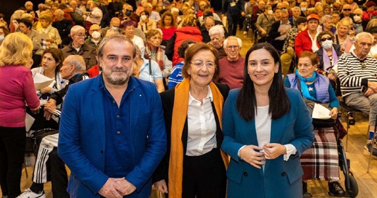 Algunos de los participantes en la jornada de convivencia de Sevilla, dentro del programa 'Navidades en Familia', con personas ciegas o con discapacidad visual grave que viven solas (Fuente: Pepo Herrera)