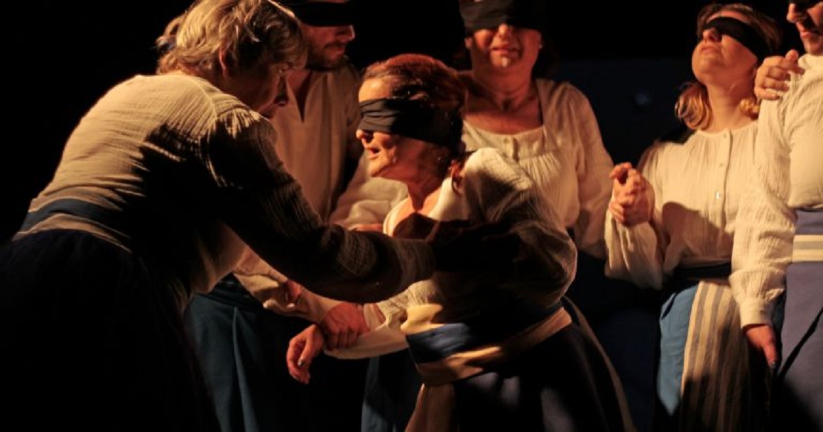 Momento de la obra Baila el bosque, que muestra la necesidad de apoyos (Fuente: Plena inclusión)