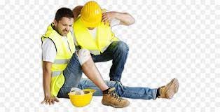 Una persona que ha sufrido un accidente laboral, ayudado por su compañero a levantarse