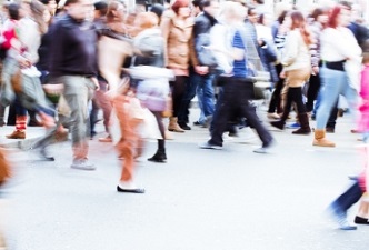 ciudadanos de pleno derecho cruzando la calle