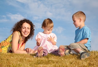 Mamá con sus hijos, conocía sus días fértiles