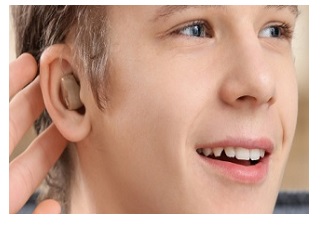 Una persona joven sorda