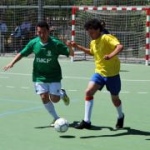 Jugadores de femaddi jugando al fútbol