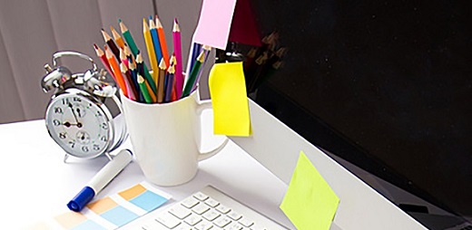 Varios utensilios para crear ideas de ayudas caseras para la vida diaria