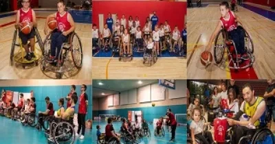 niños en la Escuela de Baloncesto en Silla de Ruedas