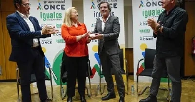 Ponentes en la presentación del  audiolibro para personas ciegas “Te regalo mi voz”
