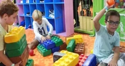 niños jugando en ilusiona
