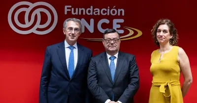 Participantes en la firma del Acuerdo de Colaboración entre Fundación ONCE y Laboratorios Cinfa