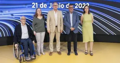 Foto de Familia de los asistentes al encuentro sobre la situación de los Centros Especiales de Empleo, entre los que estaban representantes de Aecemfo