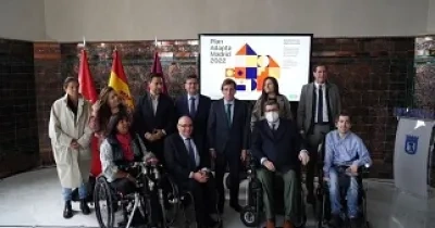 Foto de familia en la presentación del Plan Adapta 2022 (Fuente: Ayuntamiento de Madrid)
