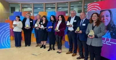 Momento de la entrega del ‘Premio Capitales Europeas de la Inclusión y la Diversidad’ (Fuente: Junta de Andalucía)