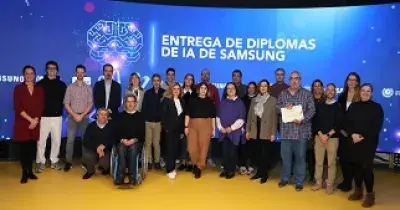 Todos los representantes de los proyectos presentados durante la entrega de los diplomas de la primera edición de Samsung Innovation Campus en Inteligencia Artificial para alumnos con discapacidad