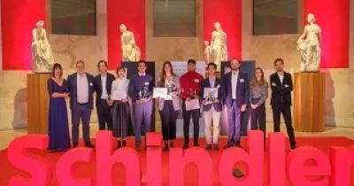 Momento de la entrega de la 10ª Edición de los ‘Premios Schindler España de Arquitectura y Accesibilidad’, con todos los galardonados e Irene Villa como embajadora (Fuente: Schindler Iberia)