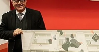 Momento de entrega de la donación del Fondo Fonemporium FI a Fundación ONCE