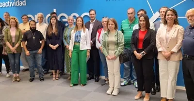 foto de familia de todos los voluntarios y representantes del proyecto "Cambiando vidas"