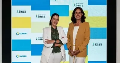 Momento de la alianza de colaboración entre ILUNION y Fad Juventud, Esther Díaz Paniagua y Beatriz Martín Padura (Fuente: ILUNION)
