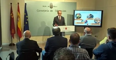 El consejero de Educación, Formación Profesional y Empleo, Víctor Marín, durante la presentación (FUENTE: Consejería de Educación, Formación Profesional y Empleo)