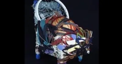 Foto de Judith Scott 'Sin título' 2004, una de las obras de la VIII Bienal de Arte Contemporáneo de Fundación ONCE