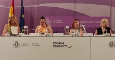 Momento de la presentación de las alegaciones al Anteproyecto de Ley Valenciana de Igualdad de Género