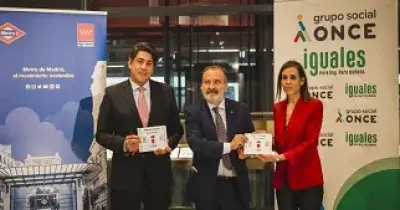 Momento de la firma del convenio entre Metro de Madrid y la ONCE, con la presencia de David Pérez, Luis Natalio Royo y Silvia Roldán