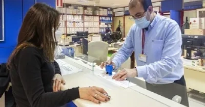 Rodrigo González, persona con discapacidad intelectual trabajando en su departamento de la Administración Pública (Fuente: Fran Manzanera)