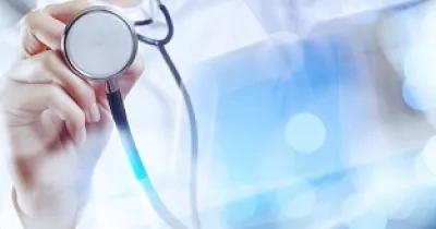 Profesional médico con estetoscopio, protagonistas del estudio