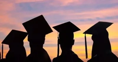 Siluetas de varios jóvenes doctorandos con discapacidad que también tienen reserva de plaza en la Universidad con la nueva Ley (Fuenteoto: CERMI)