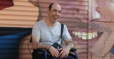 Una persona con discapacidad intelectual en una silla de ruedas (Fuente: Plena inclusión Madrid)