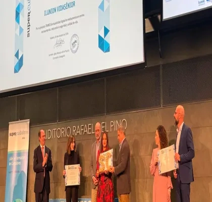 Entrega de premio a ILUNION VidaSénior del Primer Premio Supercuidadores 2024 por TRAMED