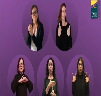 5 mujeres hablando en lengua de sinos sobre un fondo morado, arriba a la derecha el logo de la cnse