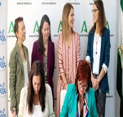 todas las mujeres que han participado en el acto de la firma del acuerdo para la inclusión de mujeres con discapacidad intelectual