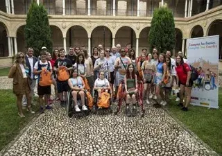 foto grupal de personas con discapacidad
