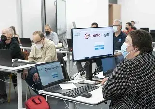 Alumnos en el programa Por Talento Digital