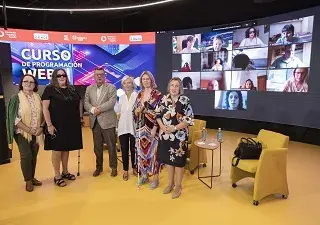 reunión del curso de programación web para personas ciegas