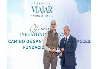 Dos participantes de los premios viajar turismo accesible