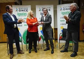 Ponentes en la presentación del  audiolibro para personas ciegas “Te regalo mi voz”