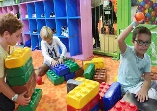 niños jugando en ilusiona