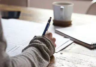 persona estudiando