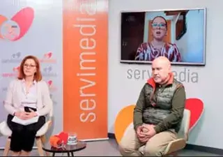 Participantes sentados en el diálogo sobre los cuidados, en un momento del Congreso