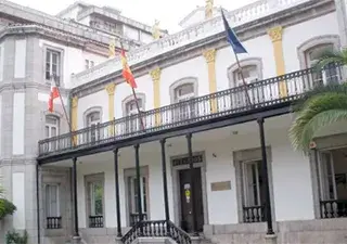 Fachada del edificio de los Juzgados de Laredo, Cantabria