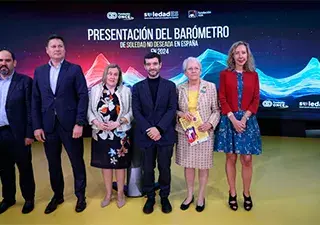El ministro Pablo Bustinduy, junto al resto de participantes en la presentación del barómetro sobre soledad no deseada