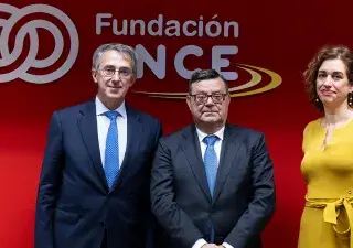 Participantes en la firma del Acuerdo de Colaboración entre Fundación ONCE y Laboratorios Cinfa