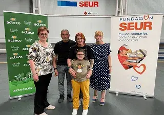 Acto de entrega del cheque de Fundación SEUR