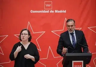 Enrique López durante su intervención para comunicar la incorporación del nuevo servicio (Fuente: Comunidad de Madrid)
