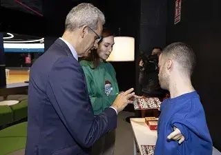 El viceconsejero, Luis Martínez-Sicluna Sepúlveda, durante su visita a 'Por Talento Digital' de Fundación ONCE (Fuente: Jorge Villa/Servimedia)